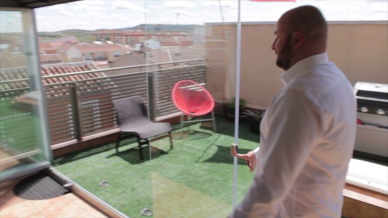 Cortinas de Cristal: Disfruta del Exterior en Tu Porche